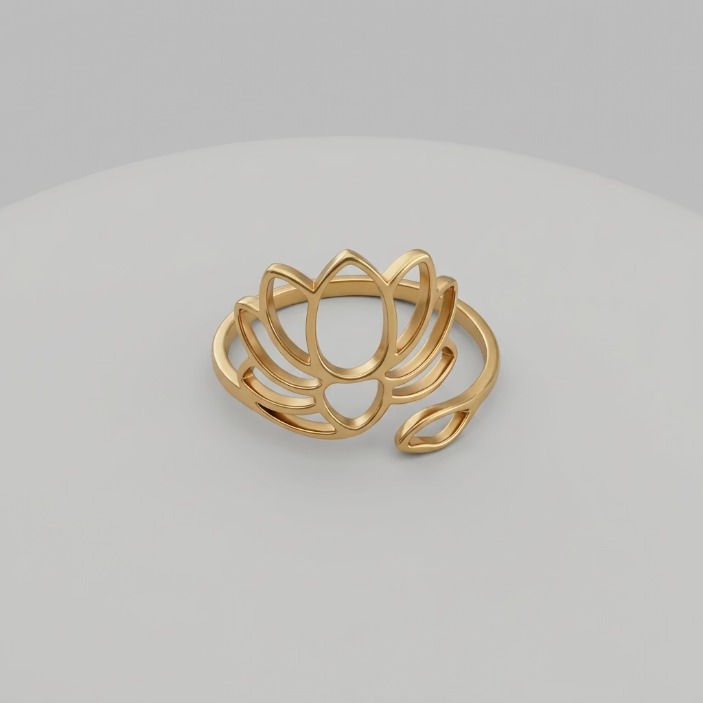 Goudkleurige RVS ring met opengewerkte lotusbloem en sierlijke gebogen ringband