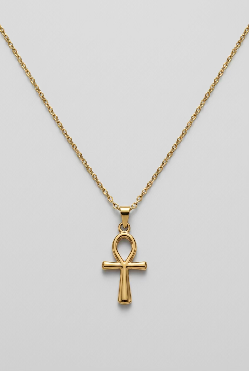 Goudkleurige ankh hanger aan een fijne schakelketting