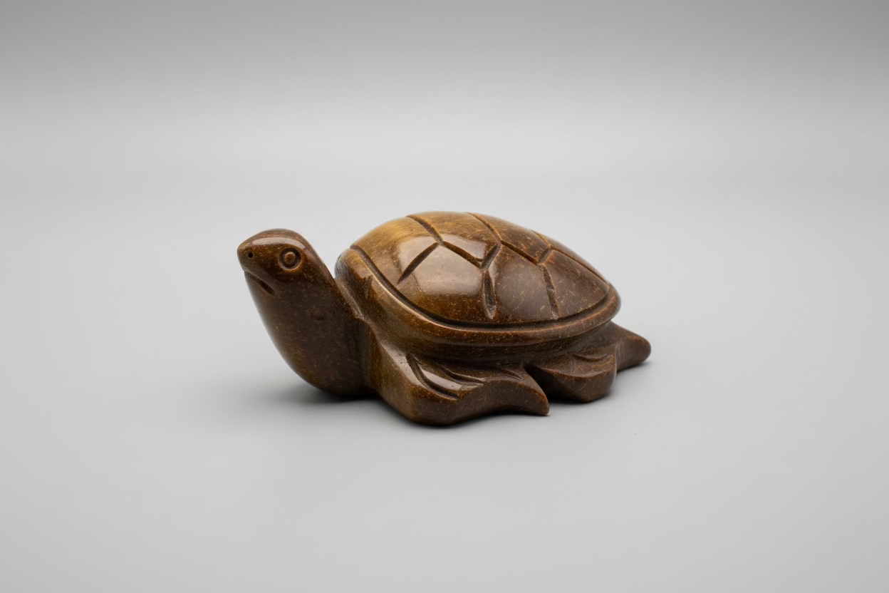 Tijgeroog schildpad sculptuur van 293 gram met tekening