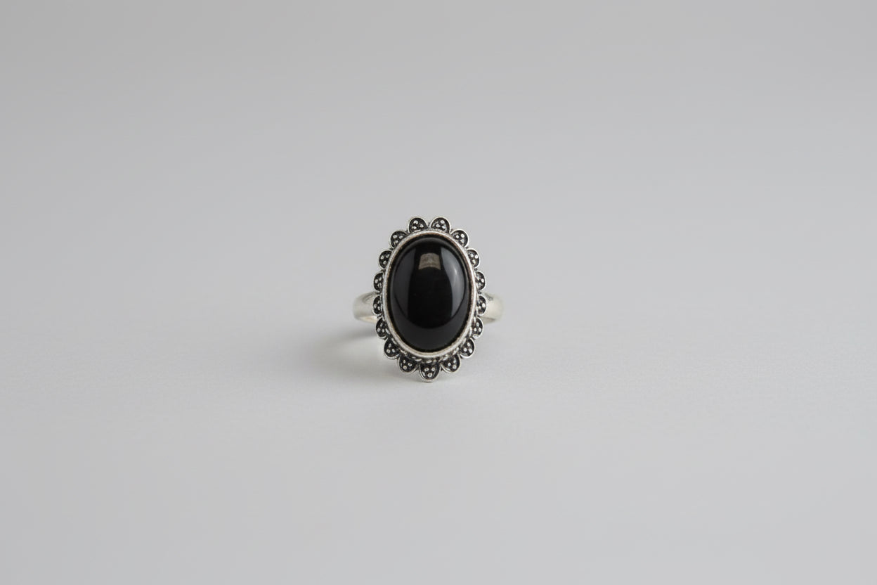 Zwarte toermalijn ring met matte zwarte steen