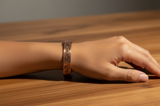 Koperen armband: voordelen, hoe dragen en onderhoud