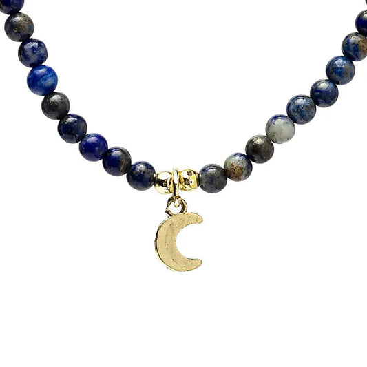 Lapis lazuli halsketting met goudkleurige maan hanger en diepblauwe kralen