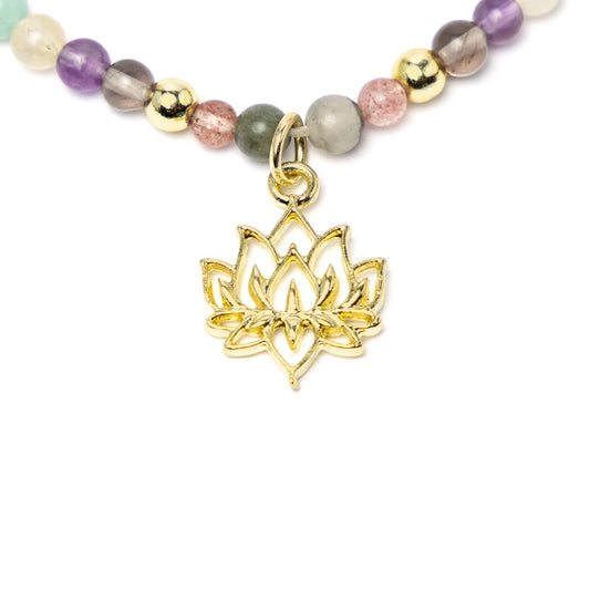 Edelsteen ketting met gouden lotus hanger en meerkleurige edelsteenkralen