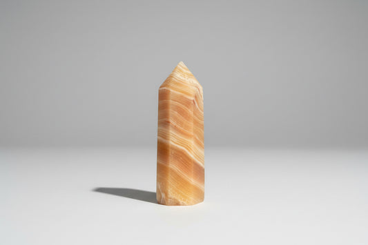 Honing calciet punt met gouden tint