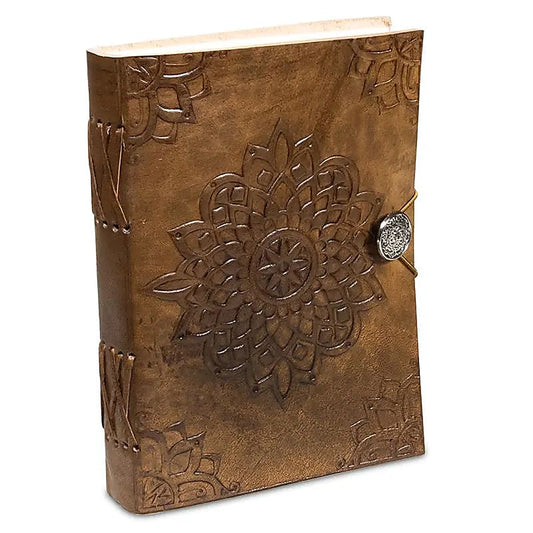 Leren notitie- of schetsboekje met mandala reliëf en gerecycled papier
