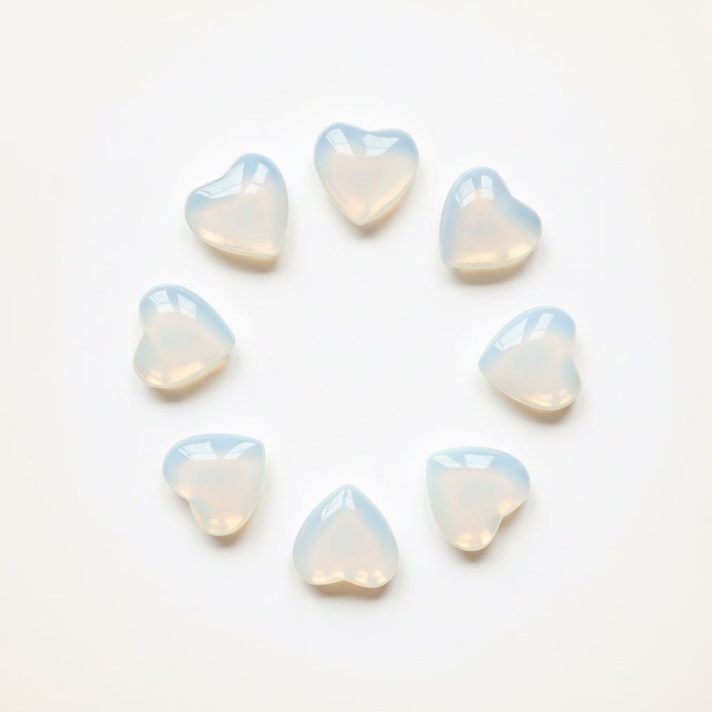 Opaliet hartjes gepolijst - melkwitte edelsteen voor innerlijke rust en emotionele balans

