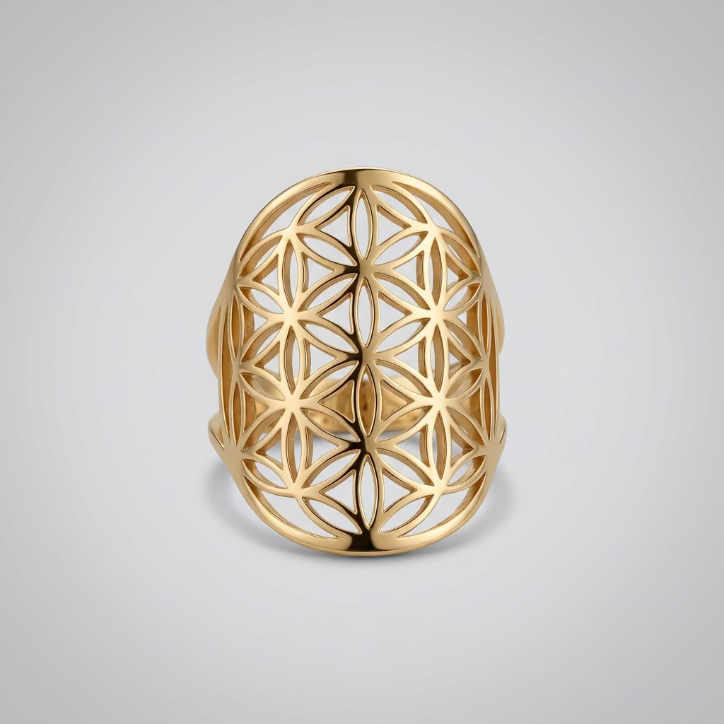 Goudkleurige ring met opengewerkt Flower of Life patroon, van voren gezien