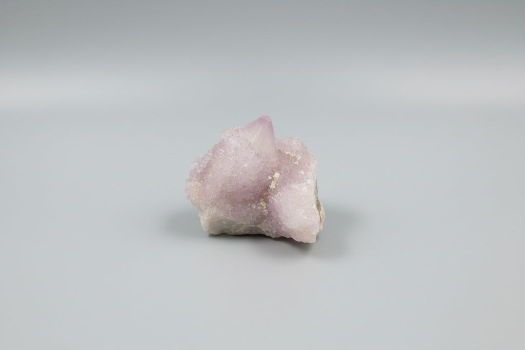 Spirit quartz cactus kristal van 58g met paarse stekels