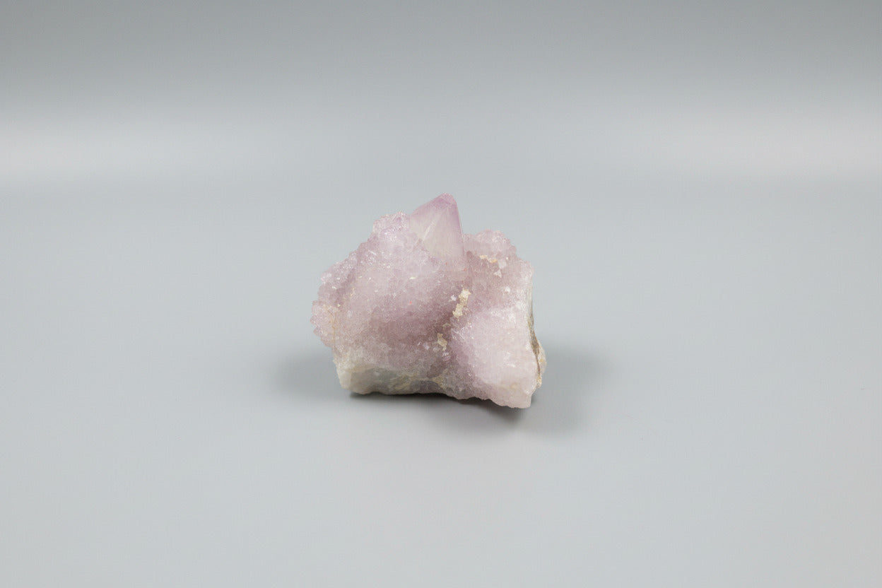 Spirit quartz cactus kristal van 58g met paarse stekels