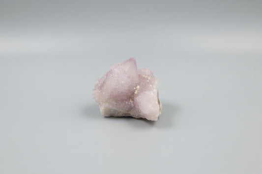 Spirit quartz cactus kristal van 58g met paarse stekels