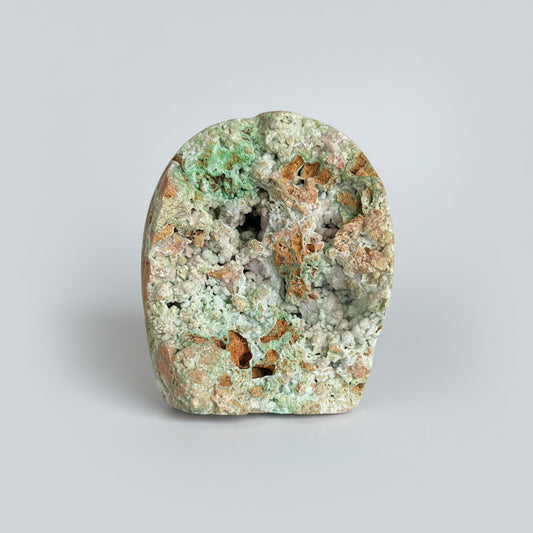 Groen-bruine smithsoniet sculptuur van 242g met zachte vorm