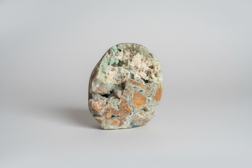 Groen-bruine smithsoniet sculptuur van 260g met zachte vorm