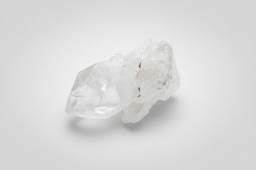 Ruw bergkristal stuk van 190g met heldere kristalvlakken