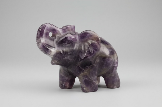 Paarse amethist olifant beeldje van 202 gram
