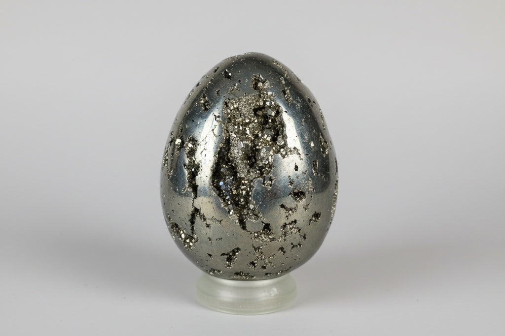 Gepolijst pyriet ei van 279 gram en 6 cm hoog, gouden metallic glans, natuursteen overvloedssymbool