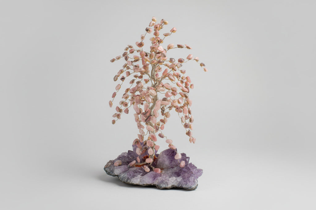 Amethist edelsteenboompje 523 gram met rhodocrosiet chips als blaadjes op ruw amethist basis, 14x23 cm, handgemaakt
