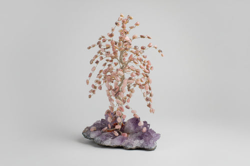Amethist edelsteenboompje 523 gram met rhodocrosiet chips als blaadjes op ruw amethist basis, 14x23 cm, handgemaakt