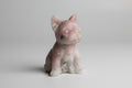 Handgesneden Franse Bulldog van roze opaal, 79 gram, 6cm hoog, met zachte roze tinten