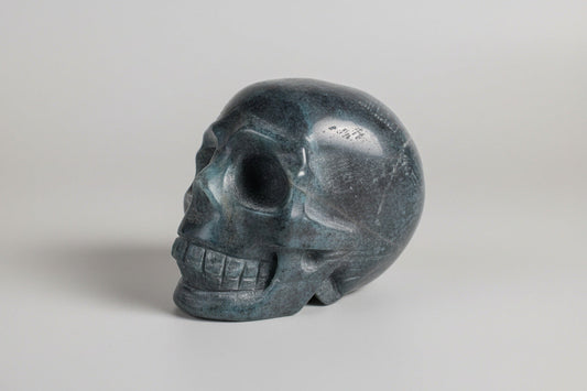 Trolleit Kristall Totenkopf – Handgeschnitzt & Selten