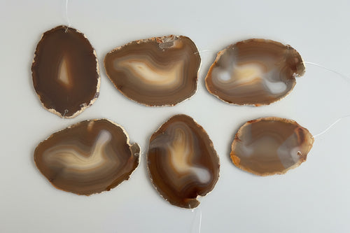 Agaat Hanger met 7 Schijven – Bruin/Wit" is aangemaak