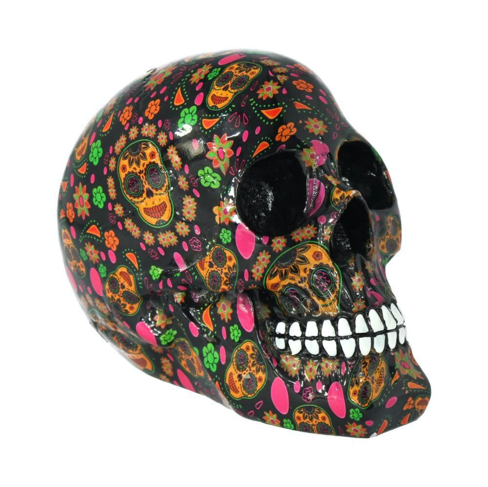 Mexicaanse sugar skull calavera met bloemen en Día de los Muertos decoratie