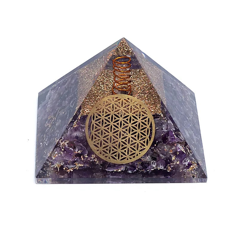 Orgonite piramide met amethist steentjes