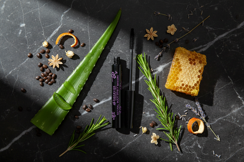 Benecos Natural Multi-Effect Mascara Just Black – sfeerafbeelding