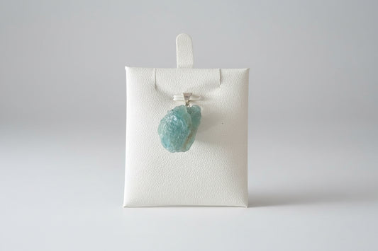 Aquamarijn hanger in lichte blauwe tint