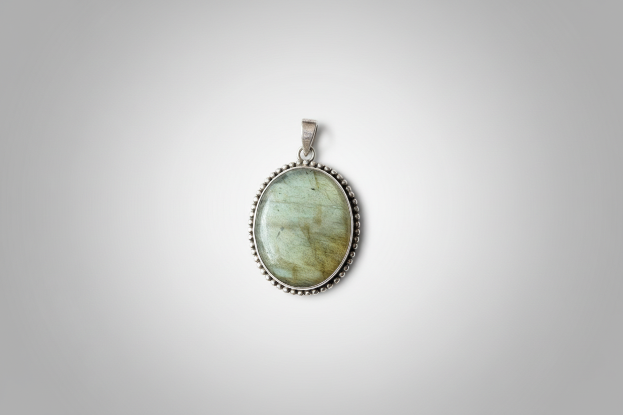 Labradoriet hanger in 925 zilver met flash