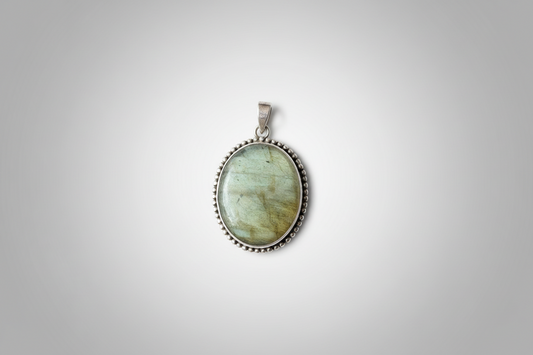 Labradoriet hanger in 925 zilver met flash