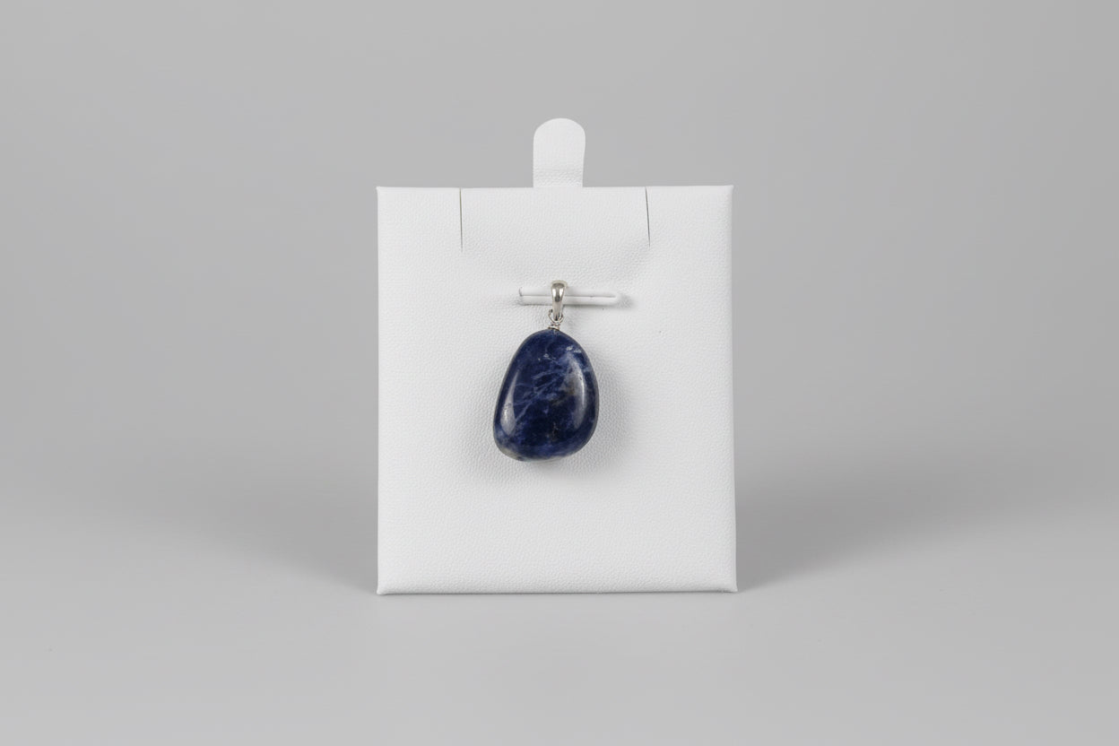 Sodaliet hanger met diepblauwe kleur