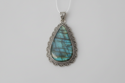 Labradoriet hanger in 925 zilver met flash