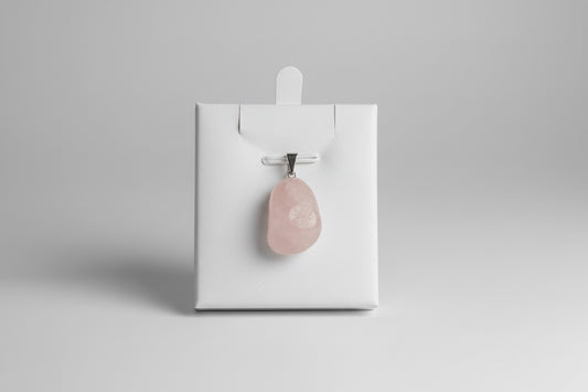 Rozenkwarts hanger in zacht roze met facetten