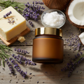Natuurlijke handgemaakte handcrème in luxe pot met botanische ingrediënten