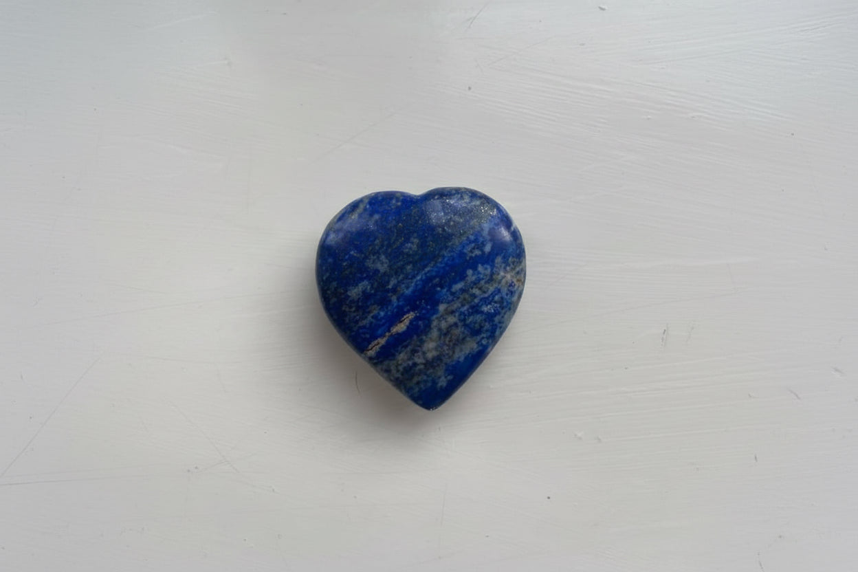 Lapis lazuli hartje met diepblauwe kleur