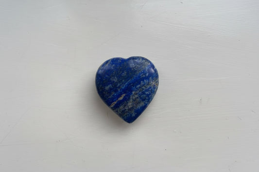Lapis lazuli hartje met diepblauwe kleur