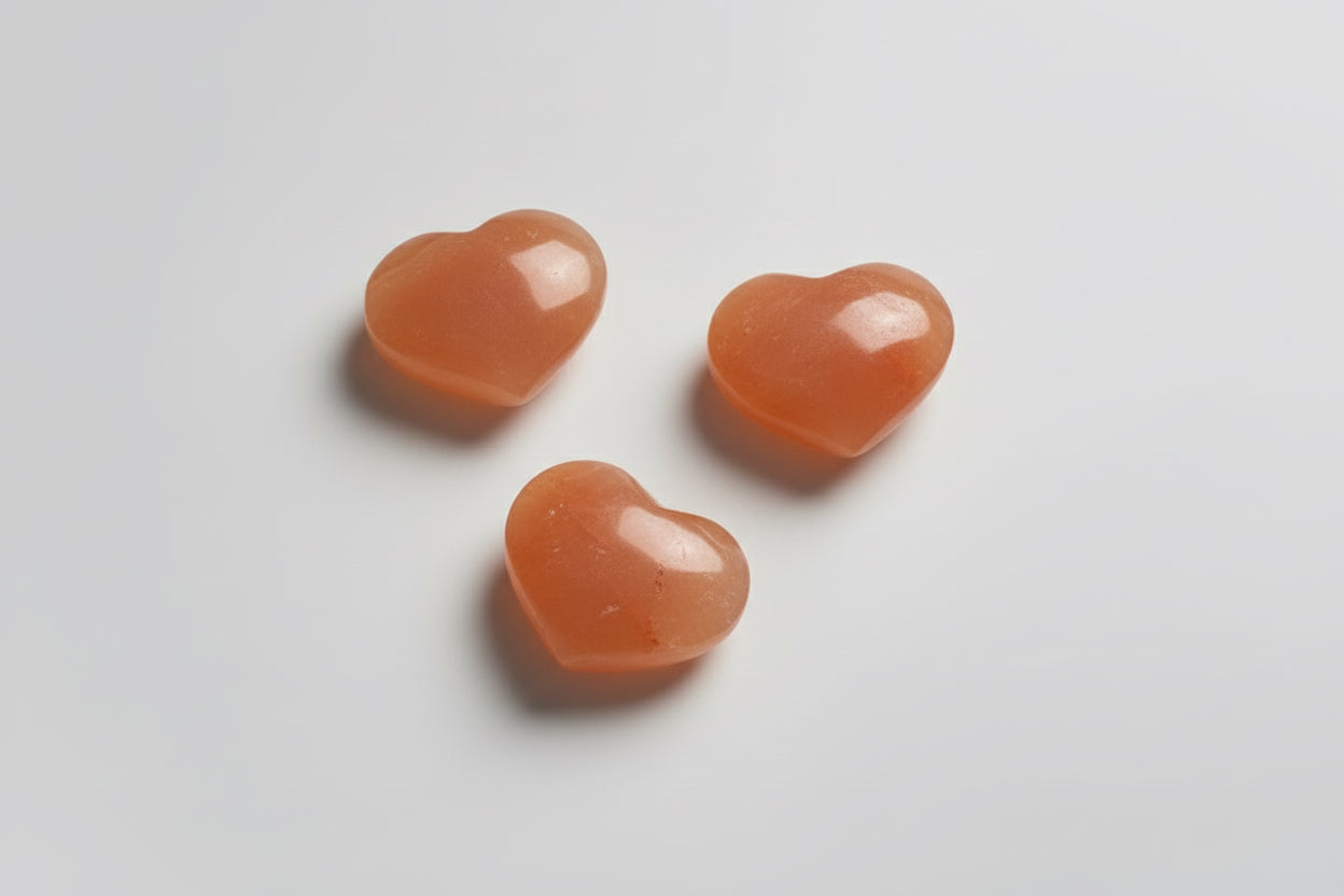 Oranje seleniet hartje met warme gloed