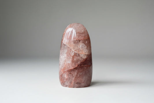 Hematiet stuk met metallic grijze glans