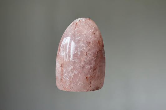 Hematiet stuk met metallic grijze glans