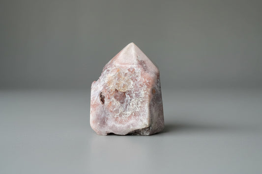 Roze amethist punt met zachte paarse kleur