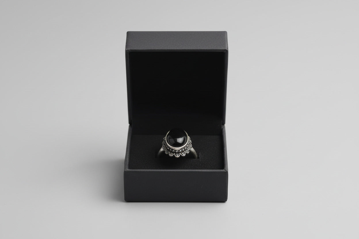 Klein sieraden doosje van 5x5cm voor ringen en oorbellen