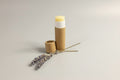 Kartonnen push-up lippenbalsem met goudsbloem en bijenwas