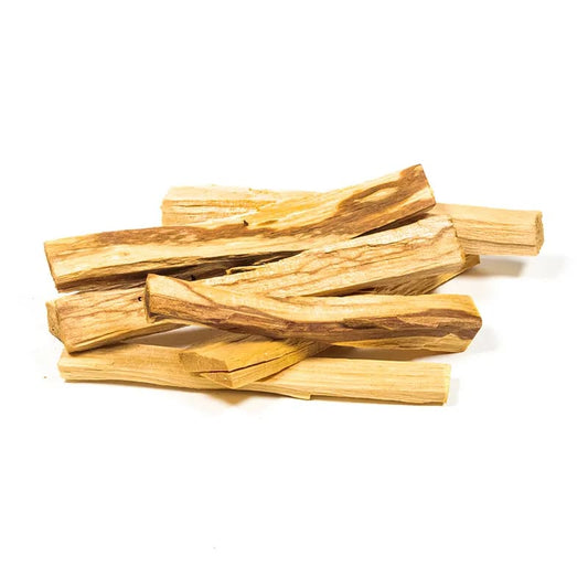 Bundeltje van zes palo santo stokjes op lichte ondergrond