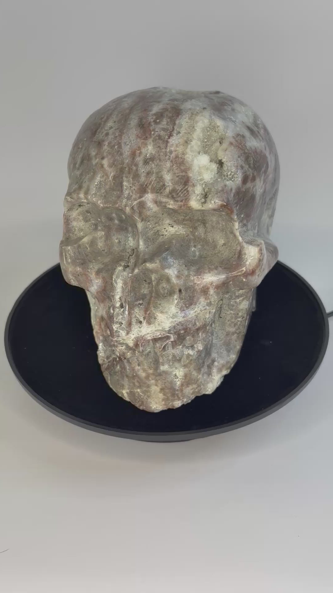 Ed – Chalcedoon skull van 3,9 kg met zachte blauwe tinten en natuurlijke gelaagde patronen